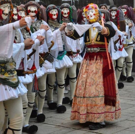 Οι Μπούλες συνοδευόμενες πάντα απο τους Γενίτσαρους στην Νάουσα Ημαθίας